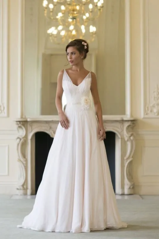 Floor Length V Neck Sleeveless Chiffon Beach Wedding Dress with Flowers